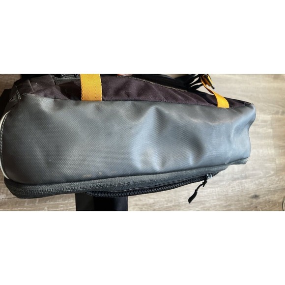 Tumi Tech  14" Notebook Messanger Bag 57212GT - Picture 12 of 12